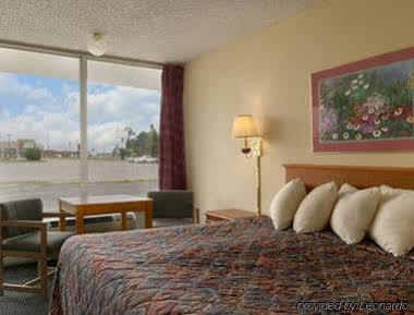 Days Inn By Wyndham Newport Exterior foto